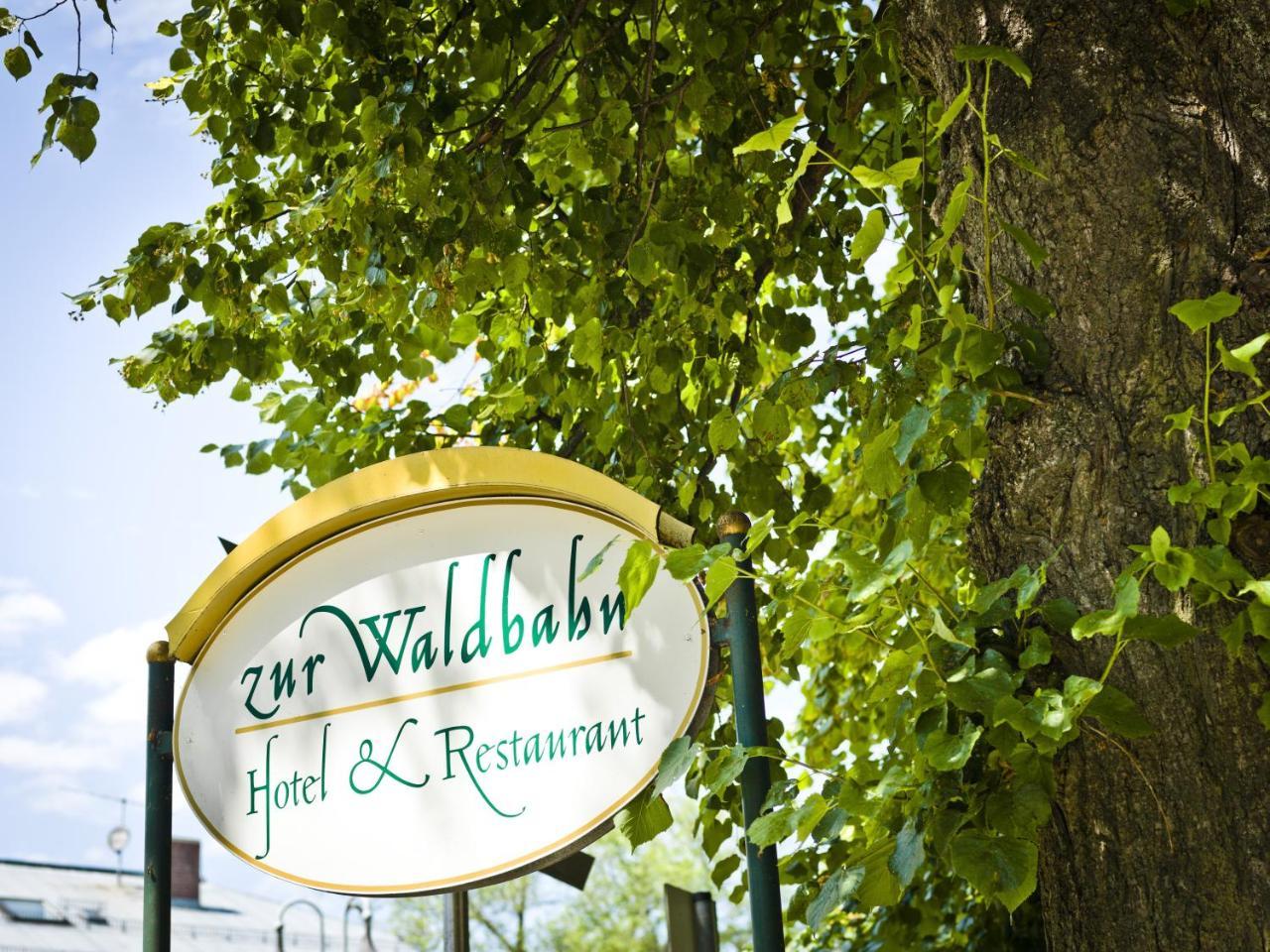 Hotel Zur Waldbahn ツヴィーゼル エクステリア 写真